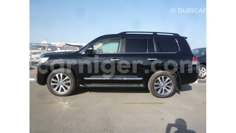 Big with watermark toyota land cruiser agadez import dubai 5940