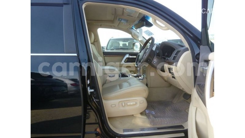 Big with watermark toyota land cruiser agadez import dubai 5940