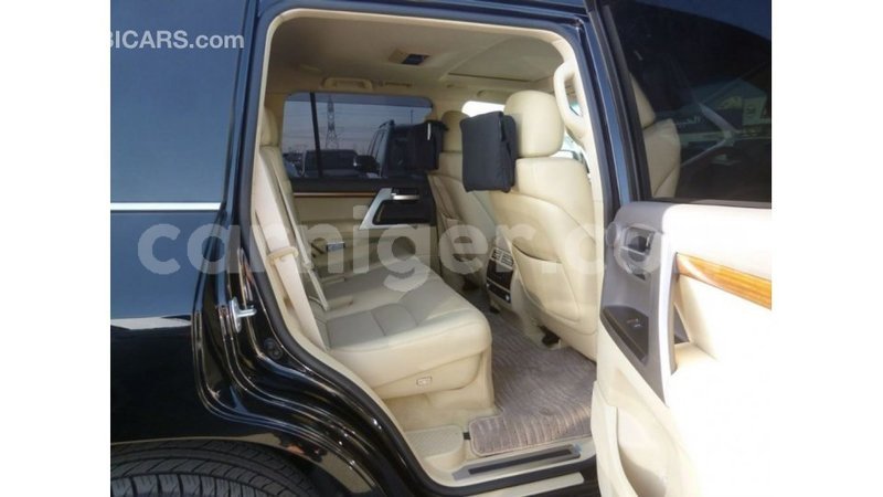 Big with watermark toyota land cruiser agadez import dubai 5940