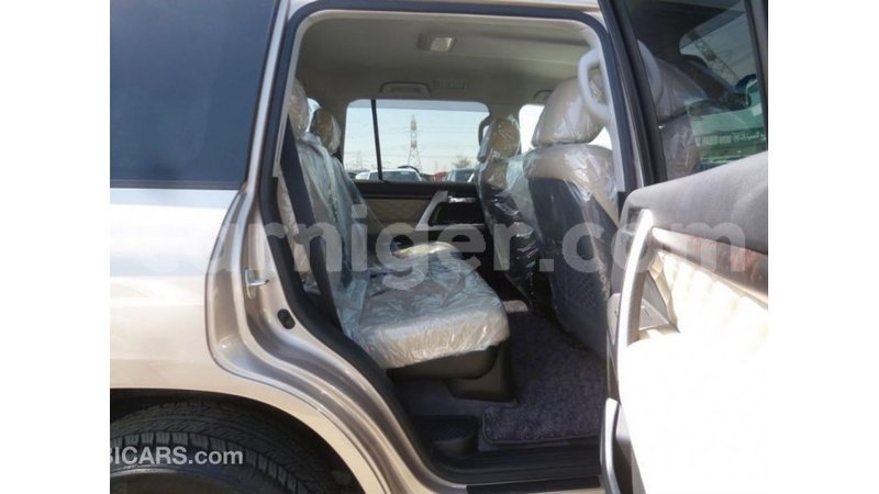 Big with watermark toyota land cruiser agadez import dubai 5942