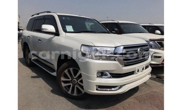 Sayi Imported Toyota Land Cruiser White Babbar mota in Import - Dubai a Agadez Sayi Imported Toyota Land Cruiser White Babbar mota in Import - Dubai a Agadez