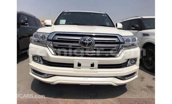 Sayi Imported Toyota Land Cruiser White Babbar mota in Import - Dubai a Agadez Sayi Imported Toyota Land Cruiser White Babbar mota in Import - Dubai a Agadez