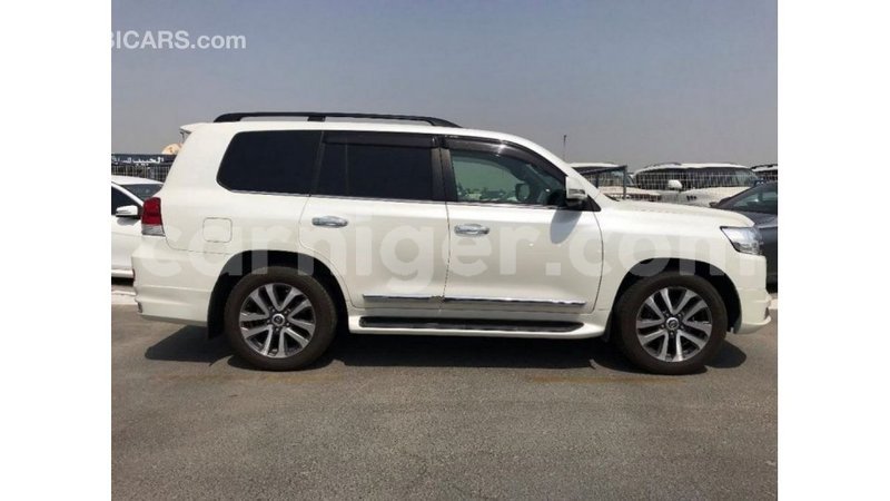 Big with watermark toyota land cruiser agadez import dubai 5943