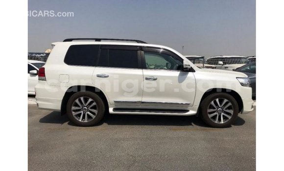 Sayi Imported Toyota Land Cruiser White Babbar mota in Import - Dubai a Agadez Sayi Imported Toyota Land Cruiser White Babbar mota in Import - Dubai a Agadez