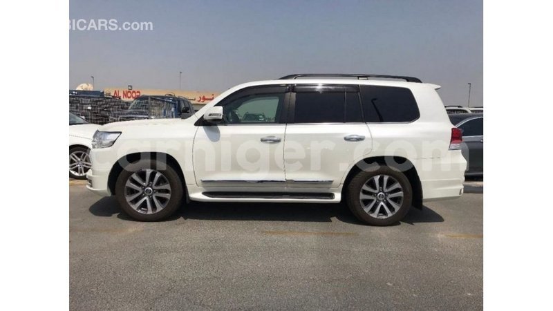 Big with watermark toyota land cruiser agadez import dubai 5943