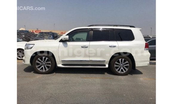 Sayi Imported Toyota Land Cruiser White Babbar mota in Import - Dubai a Agadez Sayi Imported Toyota Land Cruiser White Babbar mota in Import - Dubai a Agadez