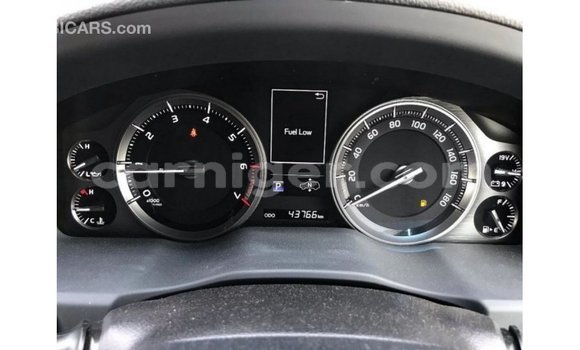 Sayi Imported Toyota Land Cruiser White Babbar mota in Import - Dubai a Agadez Sayi Imported Toyota Land Cruiser White Babbar mota in Import - Dubai a Agadez