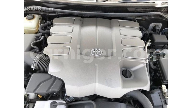 Big with watermark toyota land cruiser agadez import dubai 5943