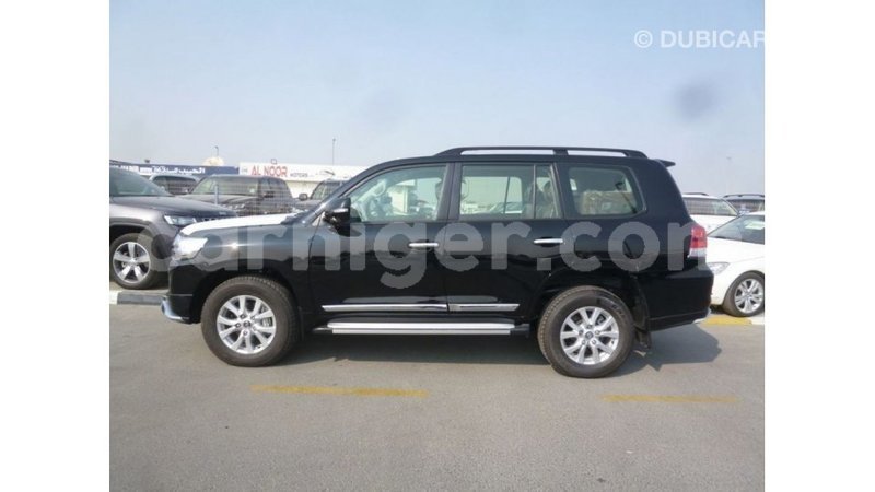 Big with watermark toyota land cruiser agadez import dubai 5945