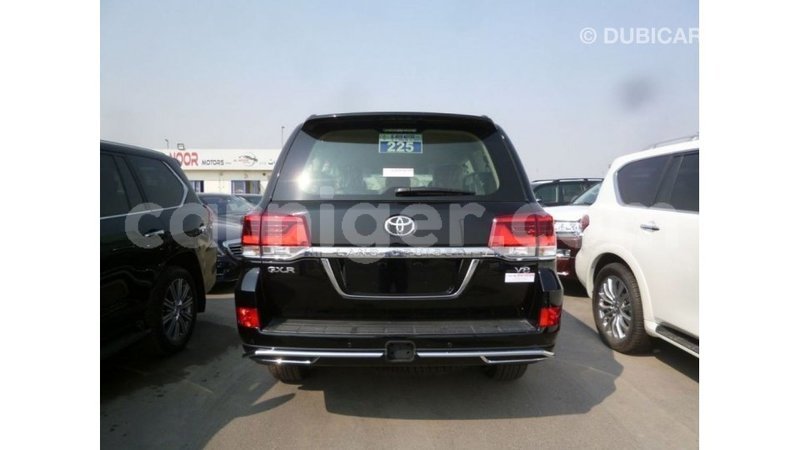 Big with watermark toyota land cruiser agadez import dubai 5946