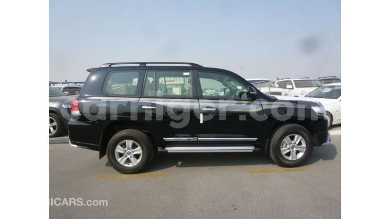 Big with watermark toyota land cruiser agadez import dubai 5946