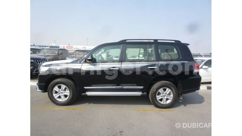 Big with watermark toyota land cruiser agadez import dubai 5946