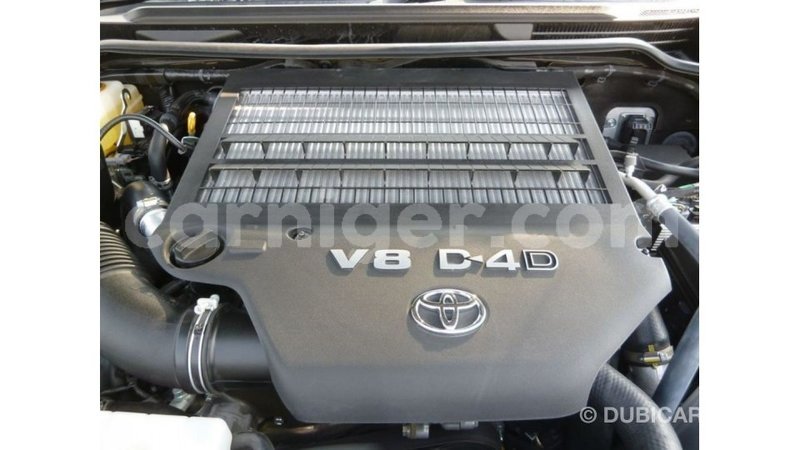 Big with watermark toyota land cruiser agadez import dubai 5946