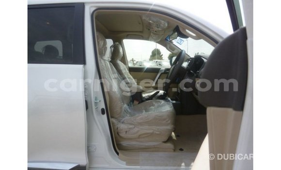 اشتري Imported Toyota Prado White سيارة في Import - Dubai في أغاديز اشتري Imported Toyota Prado White سيارة في Import - Dubai في أغاديز