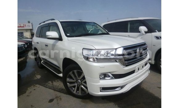 Buy Import Toyota Land Cruiser White Truck in Import - Dubai in Agadez Buy Import Toyota Land Cruiser White Truck in Import - Dubai in Agadez