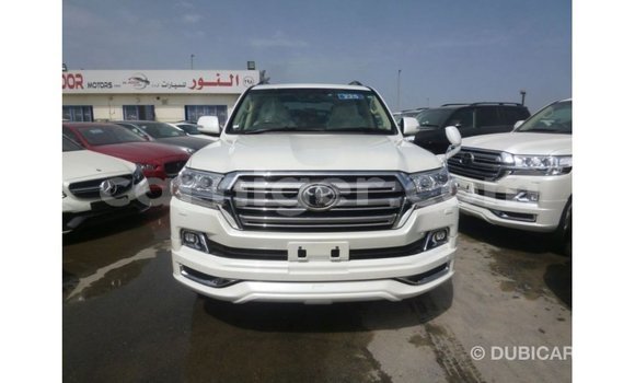 Buy Import Toyota Land Cruiser White Truck in Import - Dubai in Agadez Buy Import Toyota Land Cruiser White Truck in Import - Dubai in Agadez