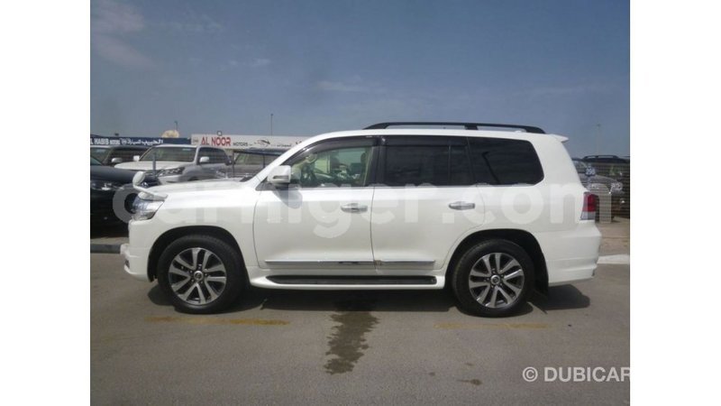 Big with watermark toyota land cruiser agadez import dubai 5952