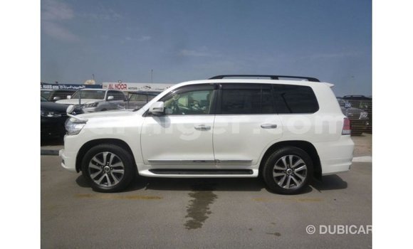 Buy Import Toyota Land Cruiser White Truck in Import - Dubai in Agadez Buy Import Toyota Land Cruiser White Truck in Import - Dubai in Agadez