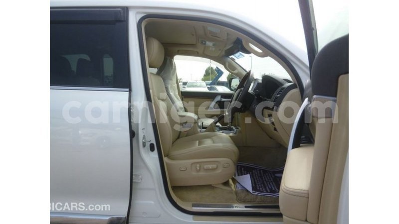 Big with watermark toyota land cruiser agadez import dubai 5952