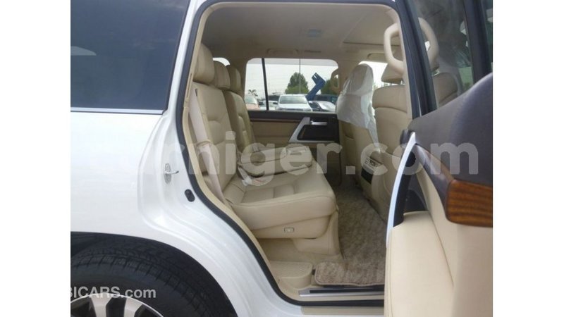 Big with watermark toyota land cruiser agadez import dubai 5952