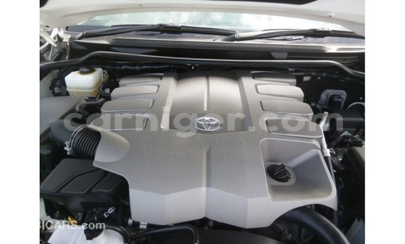 Buy Import Toyota Land Cruiser White Truck in Import - Dubai in Agadez Buy Import Toyota Land Cruiser White Truck in Import - Dubai in Agadez