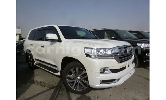 اشتري Imported Toyota Land Cruiser White شاحنة في Import - Dubai في أغاديز اشتري Imported Toyota Land Cruiser White شاحنة في Import - Dubai في أغاديز
