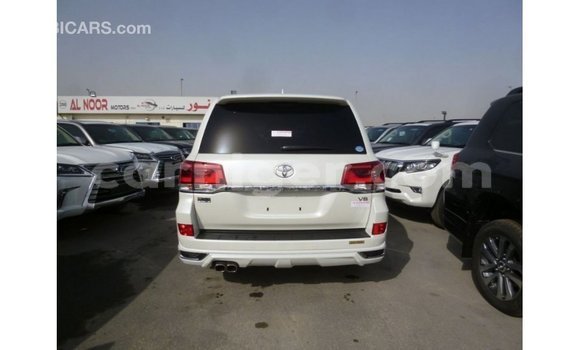 اشتري Imported Toyota Land Cruiser White شاحنة في Import - Dubai في أغاديز اشتري Imported Toyota Land Cruiser White شاحنة في Import - Dubai في أغاديز