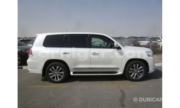 اشتري Imported Toyota Land Cruiser White شاحنة في Import - Dubai في أغاديز اشتري Imported Toyota Land Cruiser White شاحنة في Import - Dubai في أغاديز