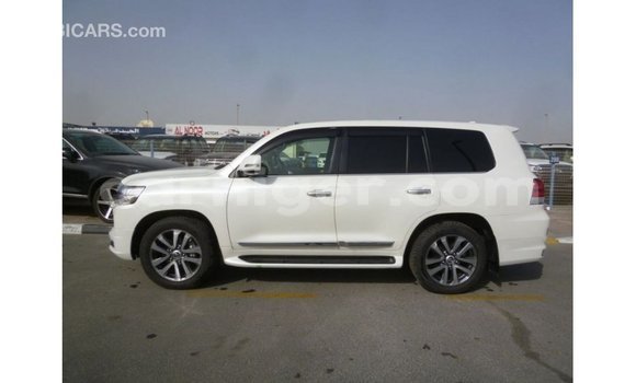 اشتري Imported Toyota Land Cruiser White شاحنة في Import - Dubai في أغاديز اشتري Imported Toyota Land Cruiser White شاحنة في Import - Dubai في أغاديز