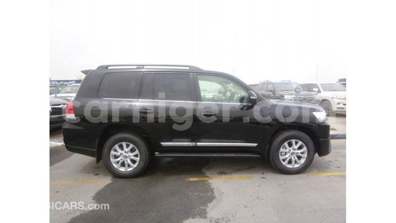 Big with watermark toyota land cruiser agadez import dubai 5954