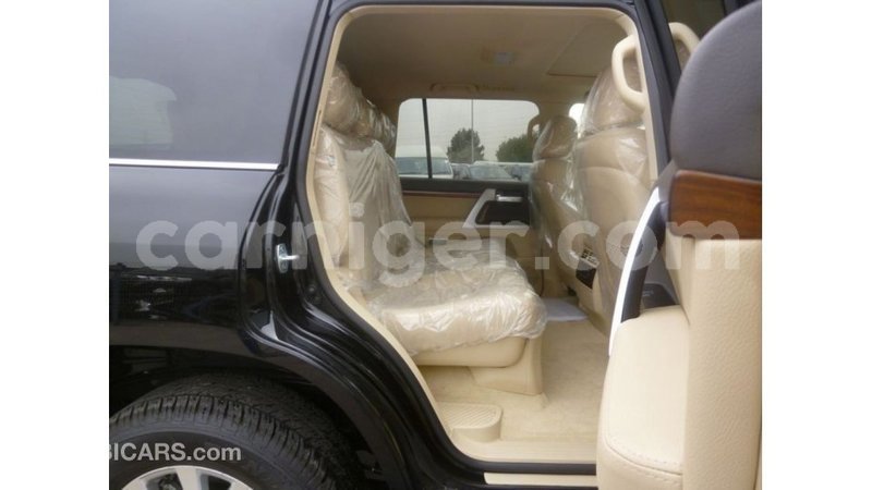 Big with watermark toyota land cruiser agadez import dubai 5954