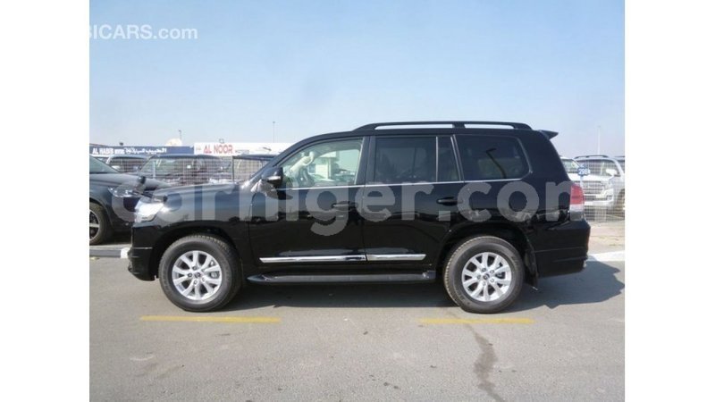 Big with watermark toyota land cruiser agadez import dubai 5955