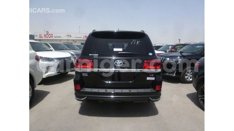 Big with watermark toyota land cruiser agadez import dubai 5956