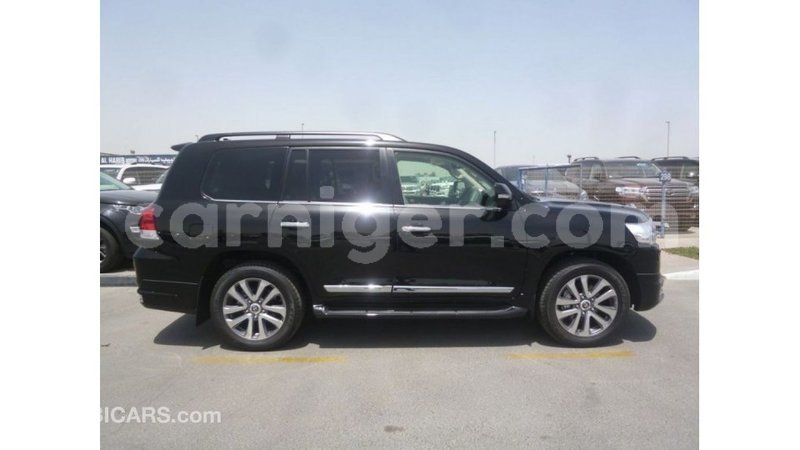 Big with watermark toyota land cruiser agadez import dubai 5956