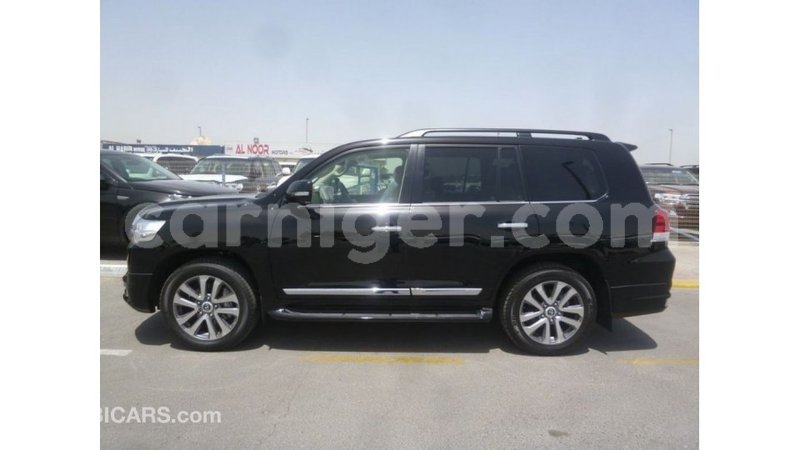 Big with watermark toyota land cruiser agadez import dubai 5956