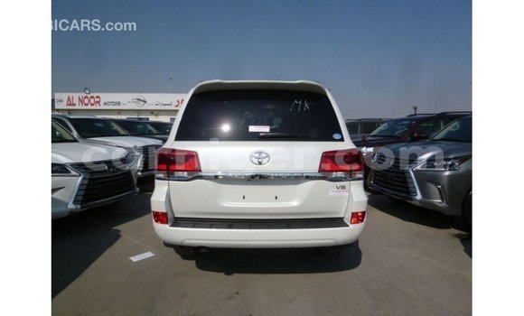 Sayi Imported Toyota Land Cruiser White Babbar mota in Import - Dubai a Agadez Sayi Imported Toyota Land Cruiser White Babbar mota in Import - Dubai a Agadez