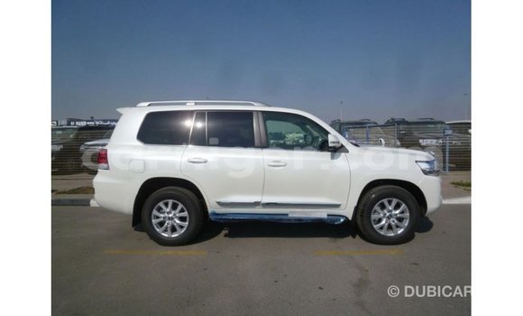 Sayi Imported Toyota Land Cruiser White Babbar mota in Import - Dubai a Agadez Sayi Imported Toyota Land Cruiser White Babbar mota in Import - Dubai a Agadez