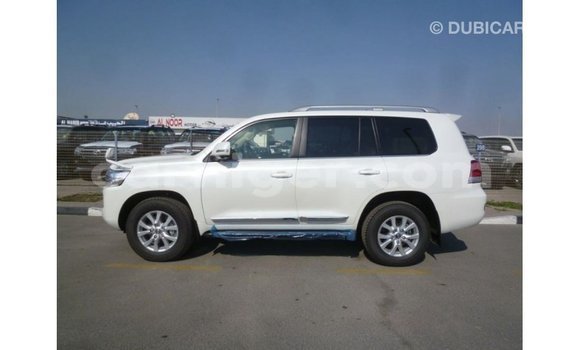 Sayi Imported Toyota Land Cruiser White Babbar mota in Import - Dubai a Agadez Sayi Imported Toyota Land Cruiser White Babbar mota in Import - Dubai a Agadez