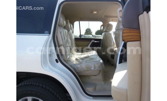 Sayi Imported Toyota Land Cruiser White Babbar mota in Import - Dubai a Agadez Sayi Imported Toyota Land Cruiser White Babbar mota in Import - Dubai a Agadez