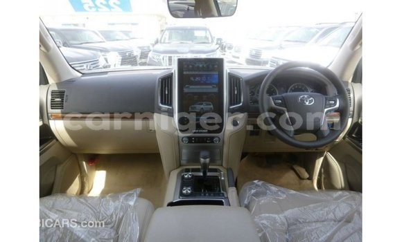 Sayi Imported Toyota Land Cruiser White Babbar mota in Import - Dubai a Agadez Sayi Imported Toyota Land Cruiser White Babbar mota in Import - Dubai a Agadez