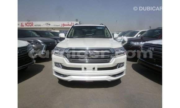 Sayi Imported Toyota Land Cruiser White Babbar mota in Import - Dubai a Agadez Sayi Imported Toyota Land Cruiser White Babbar mota in Import - Dubai a Agadez