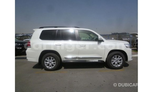 Sayi Imported Toyota Land Cruiser White Babbar mota in Import - Dubai a Agadez Sayi Imported Toyota Land Cruiser White Babbar mota in Import - Dubai a Agadez