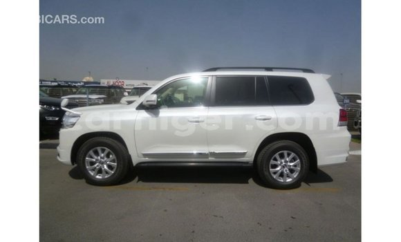Sayi Imported Toyota Land Cruiser White Babbar mota in Import - Dubai a Agadez Sayi Imported Toyota Land Cruiser White Babbar mota in Import - Dubai a Agadez
