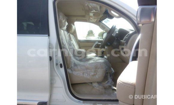 Sayi Imported Toyota Land Cruiser White Babbar mota in Import - Dubai a Agadez Sayi Imported Toyota Land Cruiser White Babbar mota in Import - Dubai a Agadez