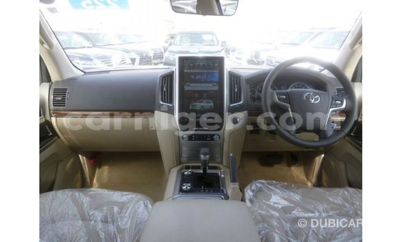 Acheter Import Utilitaire Toyota Land Cruiser Blanc à Import - Dubai, Agadez Acheter Import Utilitaire Toyota Land Cruiser Blanc à Import - Dubai, Agadez