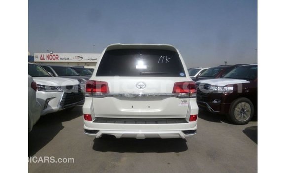 Acheter Import Utilitaire Toyota Land Cruiser Blanc à Import - Dubai, Agadez Acheter Import Utilitaire Toyota Land Cruiser Blanc à Import - Dubai, Agadez