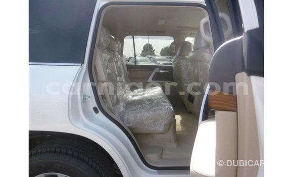 Acheter Import Utilitaire Toyota Land Cruiser Blanc à Import - Dubai, Agadez Acheter Import Utilitaire Toyota Land Cruiser Blanc à Import - Dubai, Agadez