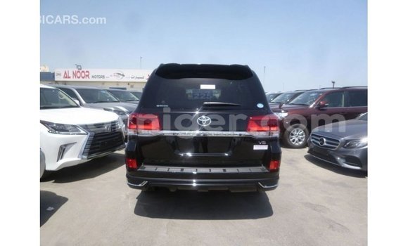 Acheter Import Utilitaire Toyota Land Cruiser Noir à Import - Dubai, Agadez Acheter Import Utilitaire Toyota Land Cruiser Noir à Import - Dubai, Agadez