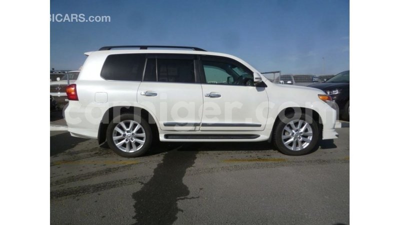 Big with watermark toyota land cruiser agadez import dubai 5968