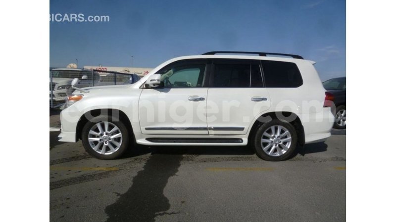 Big with watermark toyota land cruiser agadez import dubai 5968